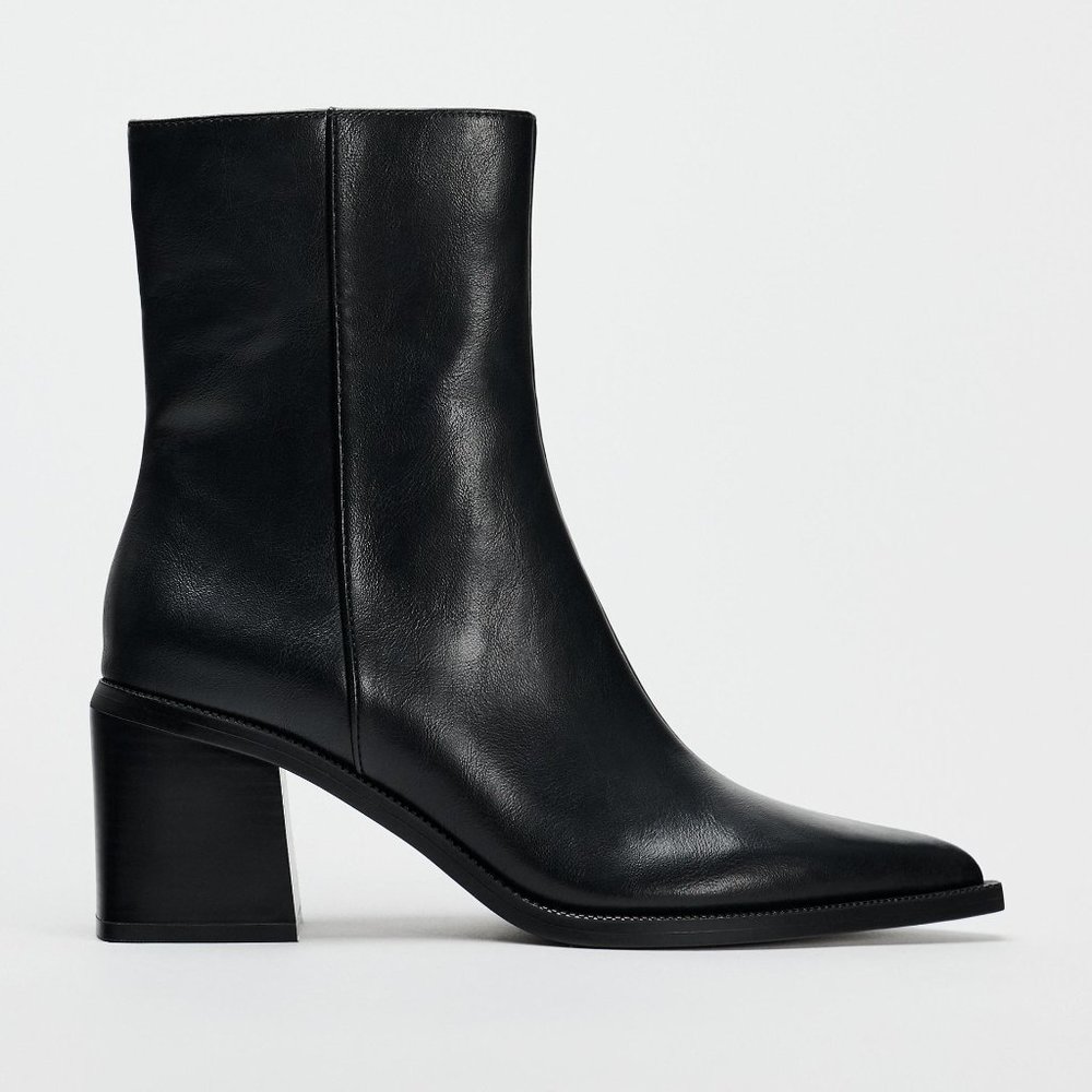 WIDE HEELED ANKLE BOOTS (Size 7)